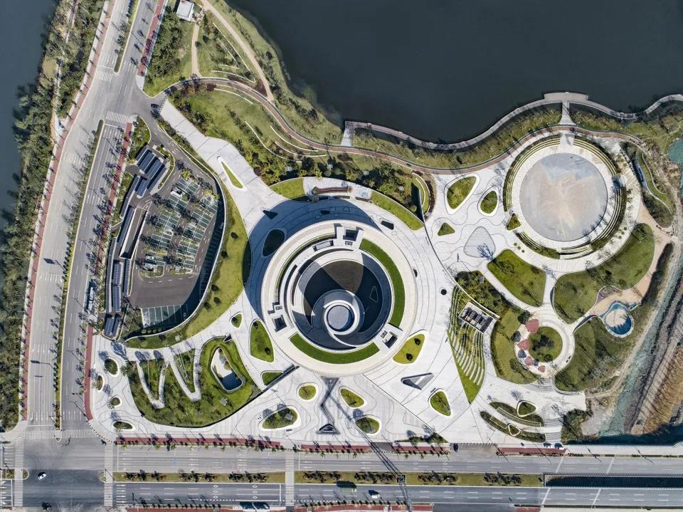 寧波市奉化區(qū)未來城科普中心項(xiàng)目(UHPC)幕墻